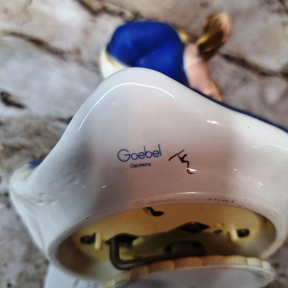 Goebel Nativity Angel 42058 Blue Dress Gold Stars‎ Music Box plays Silent Night